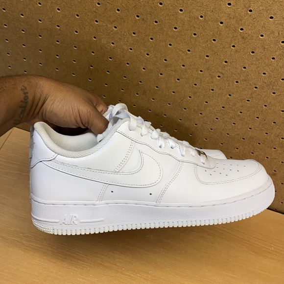 Nike Air Force 1 ‘07 Triple White Size 10 Men’s - Picture 10 of 12